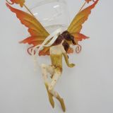Νεράιδα κρεμαστή με μεταλλικά φτερά, ένα πόδι λυγισμένο - 1
