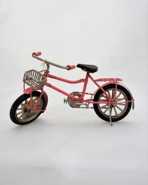 Μεταλλική μινιατούρα ποδήλατο ροζ με καλαθάκι