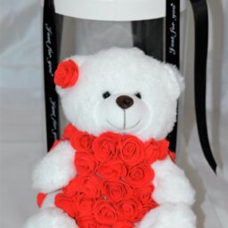 Αρκουδάκι με τριαντάφυλλα σε κουτί